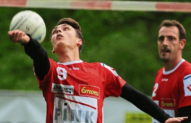 Jaro Jungclaussen (links) hatte gegen den TV Segnitz einige Höhen, aber auch viele Tiefen. Seine Leistung schwankte zwischen Weltklasse und Kreisliga. Foto: Nachreiner