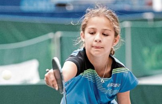 Krönten sich als Stadtmeister: (von links oben im Uhrzeigersinn) Sarah Stavridis und Nico Wäbisch (beide U 18) sowie Lilly Schramm und Chen Krilla (beide U 15) Fotos: Simecek