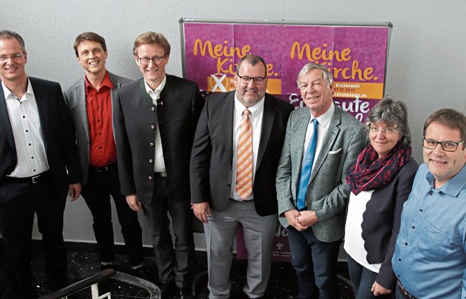 Die Kandidaten für die Landessynode aus dem Wahlkreis Vaihingen/Mühlacker (von links): Gerhard Keitel, Dr. Lukas Lorbeer, Albrecht Noller, Matthias Hanßmann, Ulrich Hirsch, Dorothee Knappenberger, Matthias Bredemeier.  Foto: Arning