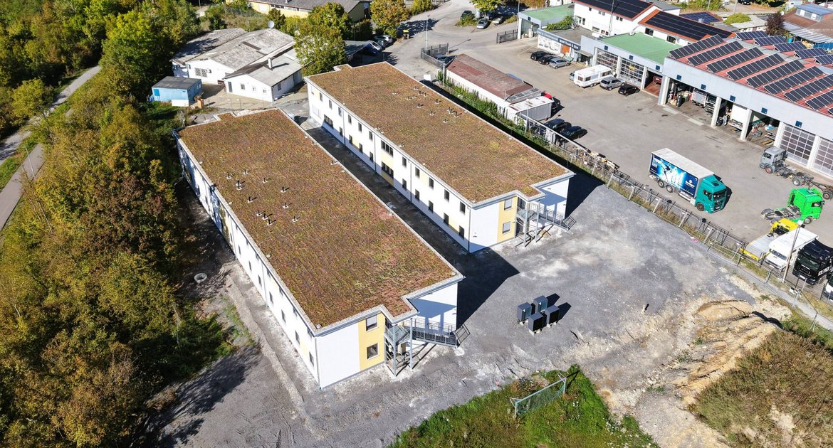 Vaihingen, Flüchtlingsunterkunft, Sammelunterkunft, Flüchtlingsheim, Geflüchtete, Asylanten, Heim an der Hauffstraße neben der alten Moschee am Rand vom Gewerbegebiet Industriegebiet, Drohnenbild, Luftbild mit Drohne
