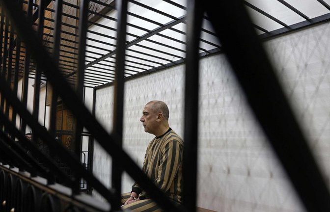 Angeklagt: Atef Nadschib, berüchtigter Geheimdienstchef, während des syrischen Bürgerkriegs von 2011 bis 2024.<span class='image-autor'>Foto: AFP/Bakr Alkasem</span>