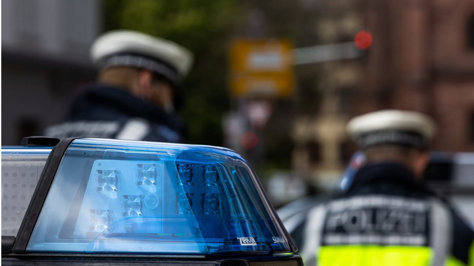 Beamte des Staatsschutzes ermitteln in alle Richtungen. (Symbolbild)Foto: dpa/Philipp von Ditfurth Beamte des Staatsschutzes ermitteln in alle Richtungen. (Symbolbild)Foto: dpa/Philipp von Ditfurth