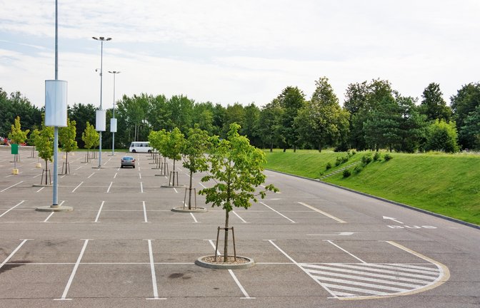 Laden sonntags zum kostenlosen Parken ein: Supermarktparkplätze.<span class='image-autor'>Foto: aleks.k / shutterstock.com</span>