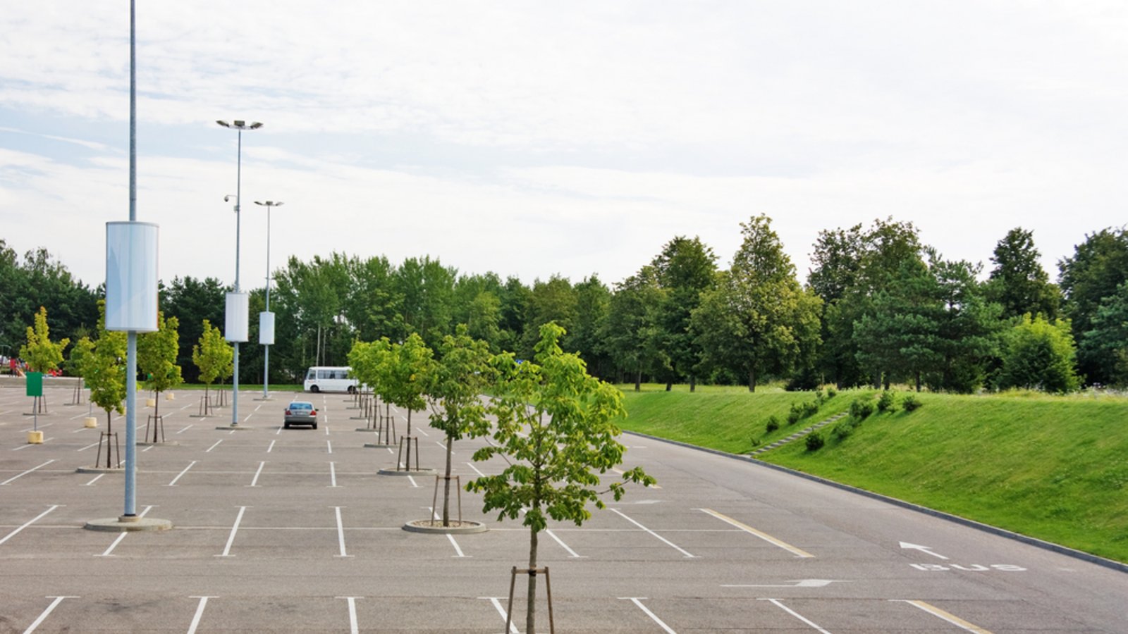 Laden sonntags zum kostenlosen Parken ein: Supermarktparkplätze.Foto: aleks.k / shutterstock.com Laden sonntags zum kostenlosen Parken ein: Supermarktparkplätze.Foto: aleks.k / shutterstock.com