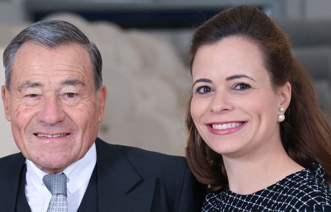 Wolfgang Grupp mit seiner Tochter Bonita Grupp, die Anfang 2024 gemeinsam mit ihrem Bruder Wolfgang Grupp junior das Textilunternehmen Trigema von ihrem Vater übernommen hat.<span class='image-autor'>Foto: Bernd Weißbrod/dpa</span>