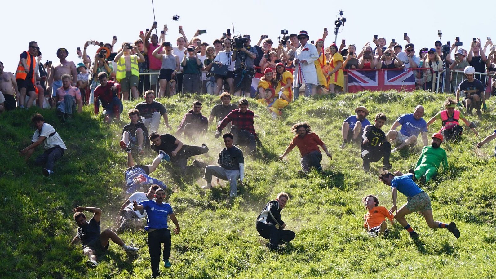 Das Käserennen in England hat Tradition.Foto: Jacob King/PA Wire/dpa