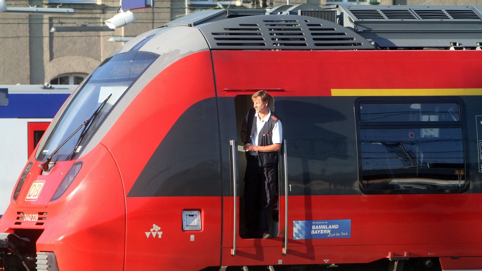Ein 23-Jähriger betritt unerlaubt der Führerstand eines Regionalzugs (Symbolfoto).Foto: imago images/Ralph Peters Ein 23-Jähriger betritt unerlaubt der Führerstand eines Regionalzugs (Symbolfoto).Foto: imago images/Ralph Peters