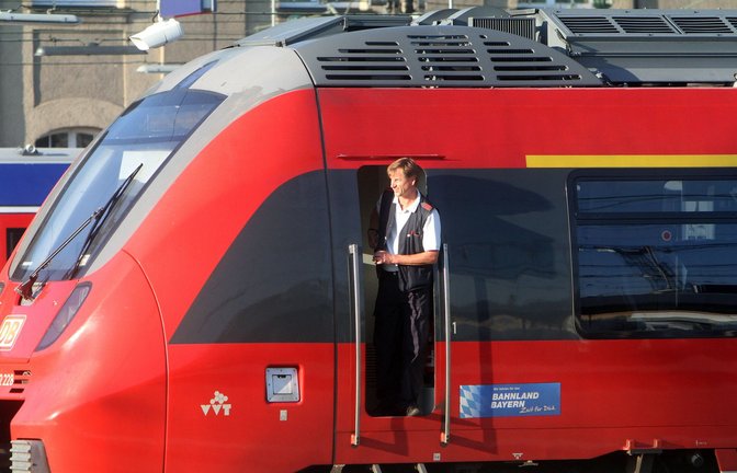 Ein 23-Jähriger betritt unerlaubt der Führerstand eines Regionalzugs (Symbolfoto).<span class='image-autor'>Foto: imago images/Ralph Peters</span>
