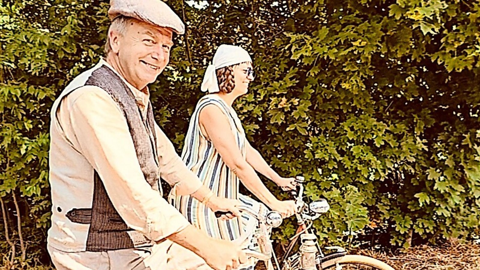 Historische Kleidung und Fahrräder sind beim ersten Tweed Ride Stuttgart zu sehen.Foto: Tweed Ride/Olga Commichau