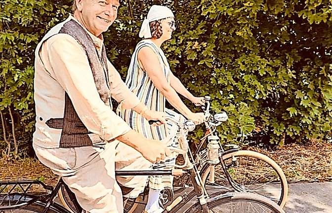 Historische Kleidung und Fahrräder sind beim ersten Tweed Ride Stuttgart zu sehen.<span class='image-autor'>Foto: Tweed Ride/Olga Commichau</span>