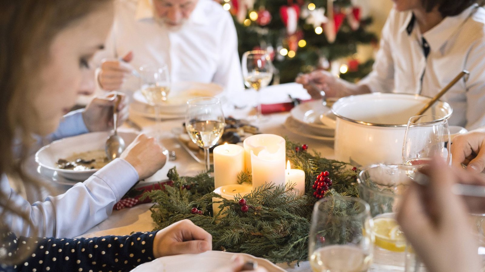 Das Weihnachtsfest wird auf der ganzen Welt von Christen gefeiert.Foto: imago images / Westend61/HalfPoint