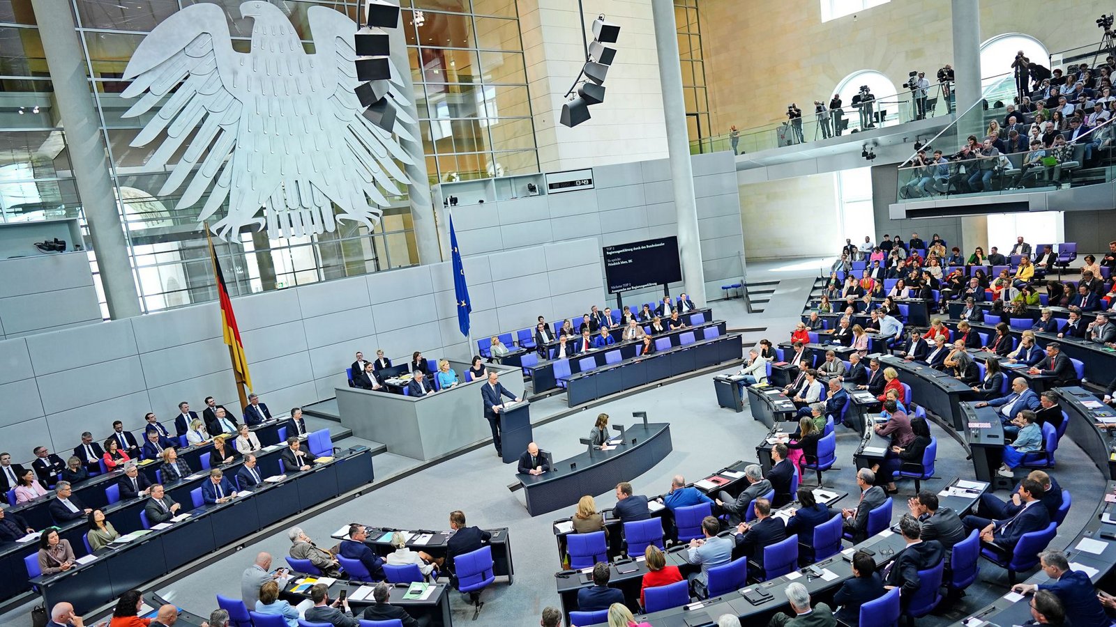Die Grünen im Bundestag haben von der Bundesregierung ein umfassendes Maßnahmenpaket zum Hitzeschutz gefordert (Archivbild).Foto: Kay Nietfeld/dpa