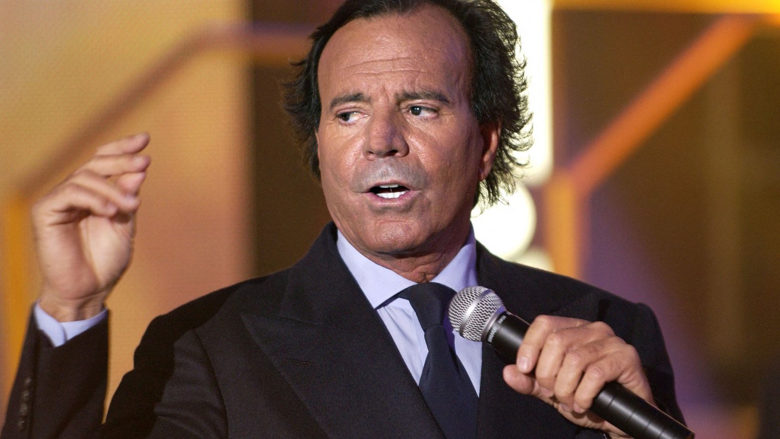 Zwei Frauen haben den spanischen Sänger Julio Iglesias wegen mutmaßlicher sexueller Gewalt angezeigt (Archivfoto).Foto: AFP/BERTRAND GUAY