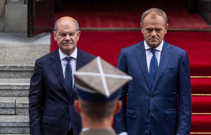 Gemeinsam auf dem roten Teppich: Olaf Scholz und Donald Tusk.<span class='image-autor'>Foto: AFP/WOJTEK RADWANSKI</span>