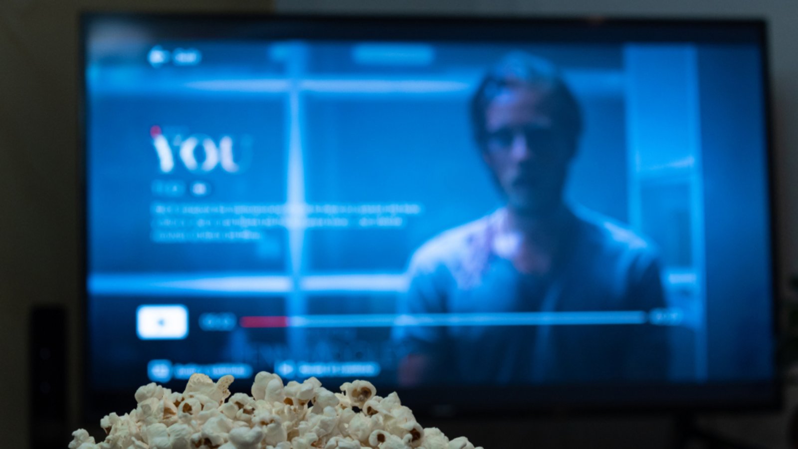 Die 4. Staffel der Erfolgsserie „You – Du wirst mich lieben“ kann bald auf Netflix angeschaut werden.Foto: JOCA_PH / shutterstock.com Die 4. Staffel der Erfolgsserie „You – Du wirst mich lieben“ kann bald auf Netflix angeschaut werden.Foto: JOCA_PH / shutterstock.com