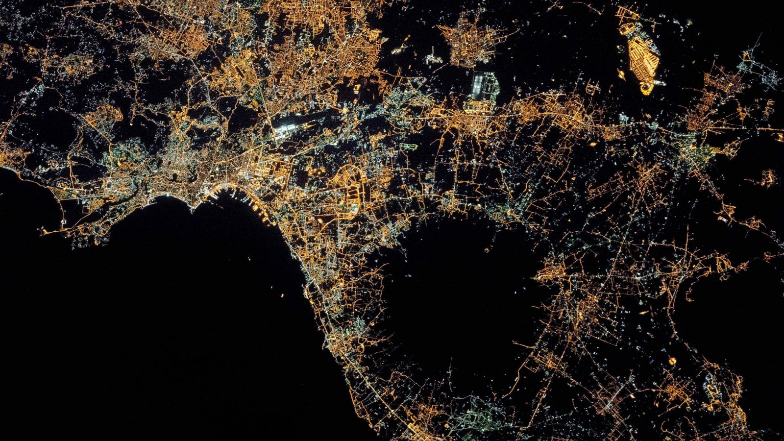 Satellitenaufnahme des Golfs von Neapel und Kampaniens: Unter der Oberfläche der Phlegräischen Felder schlummert Europas Supervulkan.Foto: Imago/Zuma Wire Satellitenaufnahme des Golfs von Neapel und Kampaniens: Unter der Oberfläche der Phlegräischen Felder schlummert Europas Supervulkan.Foto: Imago/Zuma Wire