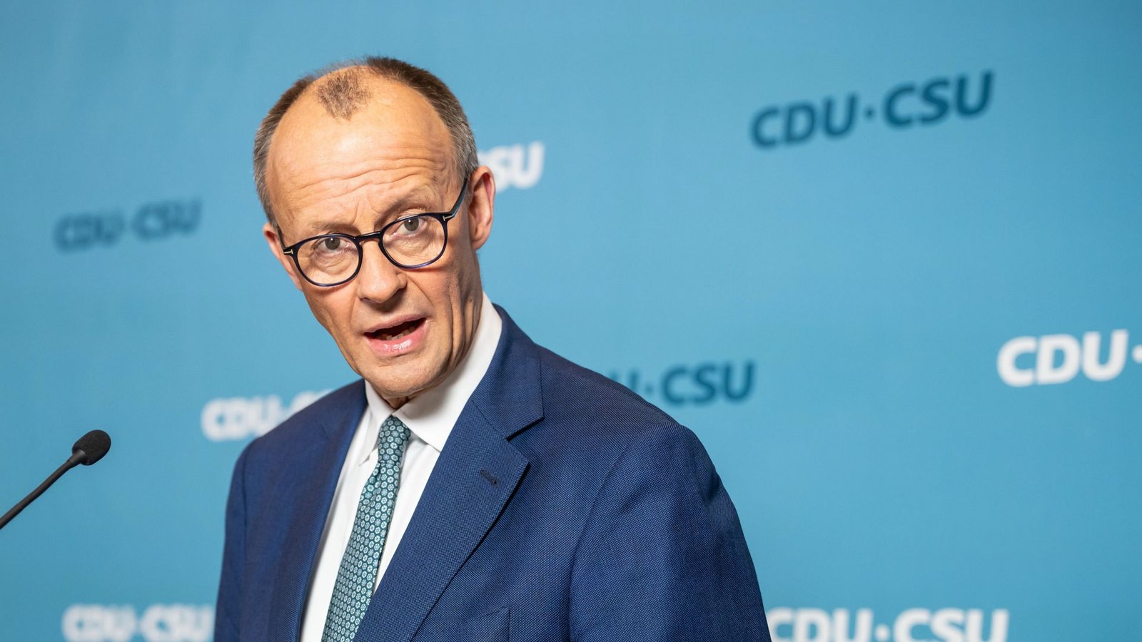 Unionsfraktionschef Friedrich Merz will seine Vorschläge trotz aller Warnungen in den Bundestag einbringen.Foto: dpa/Michael Kappeler Unionsfraktionschef Friedrich Merz will seine Vorschläge trotz aller Warnungen in den Bundestag einbringen.Foto: dpa/Michael Kappeler