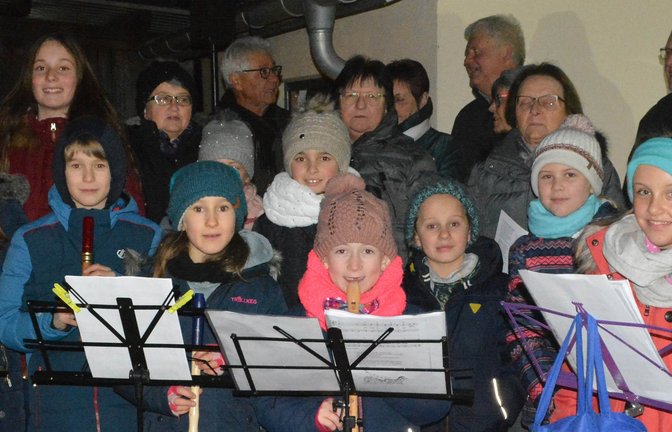 Gemeinsam musizieren bei der Familienherberge Lebensweg.  <span class='image-autor'>Foto: Stahlfeld</span>