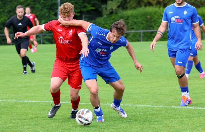 Noah Stöckle (re.) und die SV Böblingen zeigen bei der 1:3-Niederlage gegen den FC Rottenburg eine ordentliche Leistung.<span class='image-autor'>Eibner/Drofitsch</span>