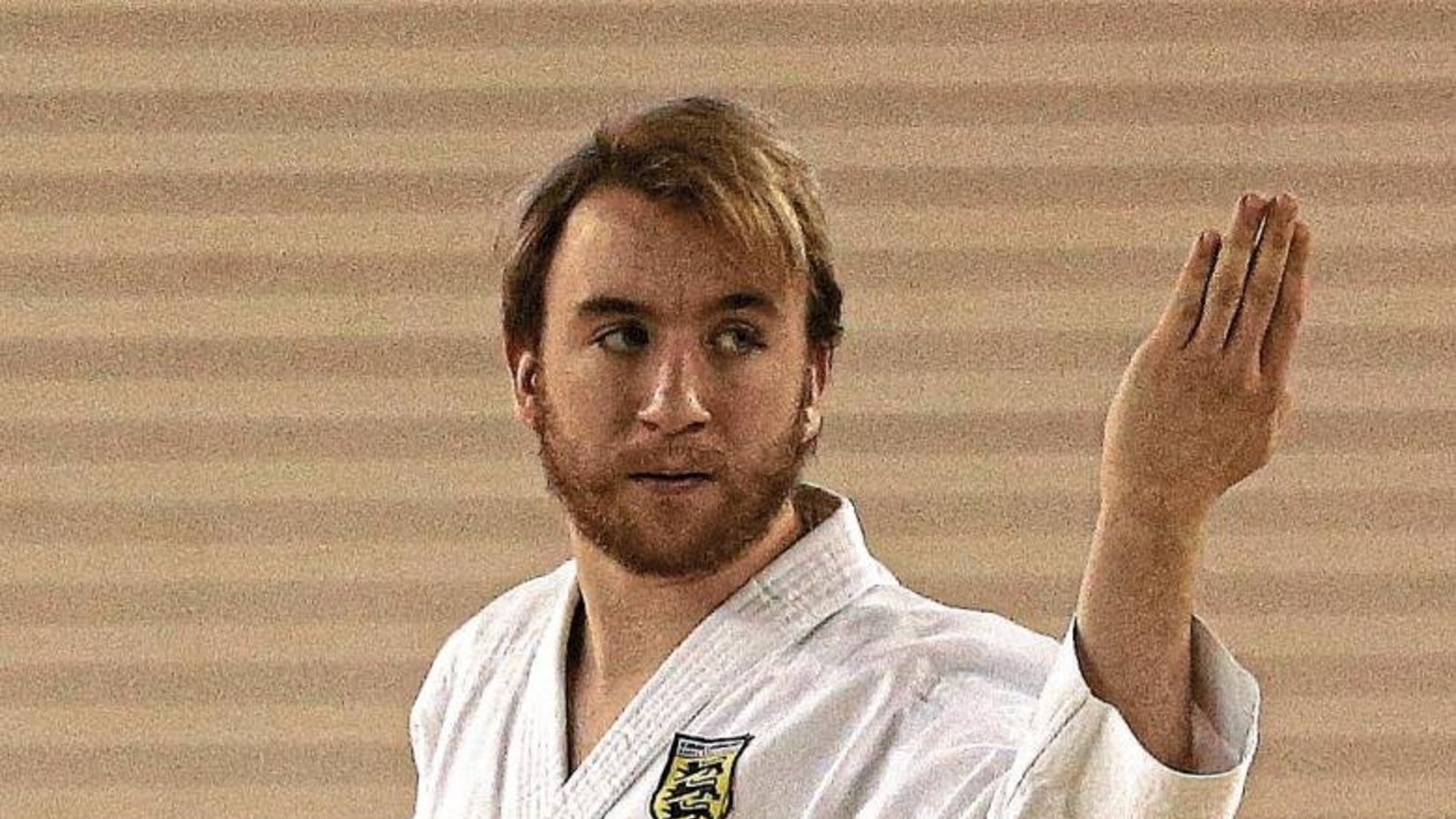 Volle Konzentration: Albert Singer beherrscht seine Katas meisterhaft und hat sich mit dem WM-Titel belohnt. Im Corona-Jahr 2020 fehlt ihm vor allem das Training mit dem Verein. Foto: Küppers Volle Konzentration: Albert Singer beherrscht seine Katas meisterhaft und hat sich mit dem WM-Titel belohnt. Im Corona-Jahr 2020 fehlt ihm vor allem das Training mit dem Verein. Foto: Küppers