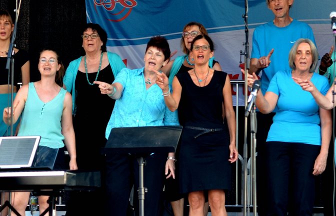 Das machte gute Laune: der Auftritt von Mixed Generations, des jungen Chors des Gesangvereins Eintracht Aurich.  <span class='image-autor'>Fotos: Stahlfeld</span>
