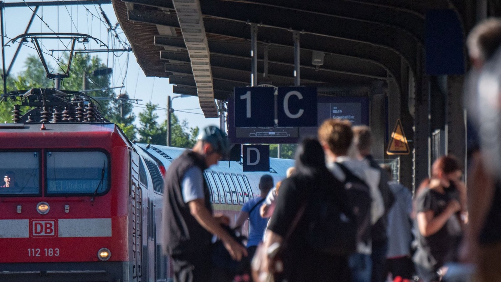 Bahnfahrten können anstrengend, entspannend und lustig sein. Das Problem daran: Man weiß vorher nie, wie es kommen wird. Welche unschönen, tollen und lustigen Erfahrungen können Sie, liebe Leser und Leserinnen, erzählen? Schreiben Sie sie uns. Foto: dpa