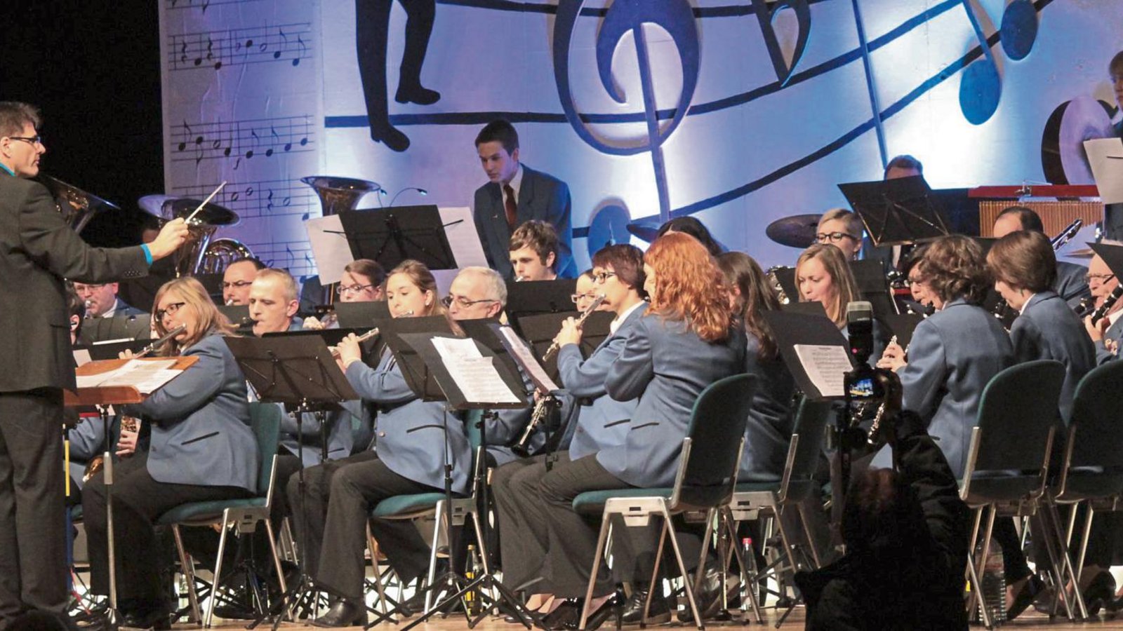 Das Große Orchester des Musikvereins Illingen unternahm mit seinem Publikum eine Reise in die Vereinigten Staaten. Fotos: Friedrich Das Große Orchester des Musikvereins Illingen unternahm mit seinem Publikum eine Reise in die Vereinigten Staaten. Fotos: Friedrich