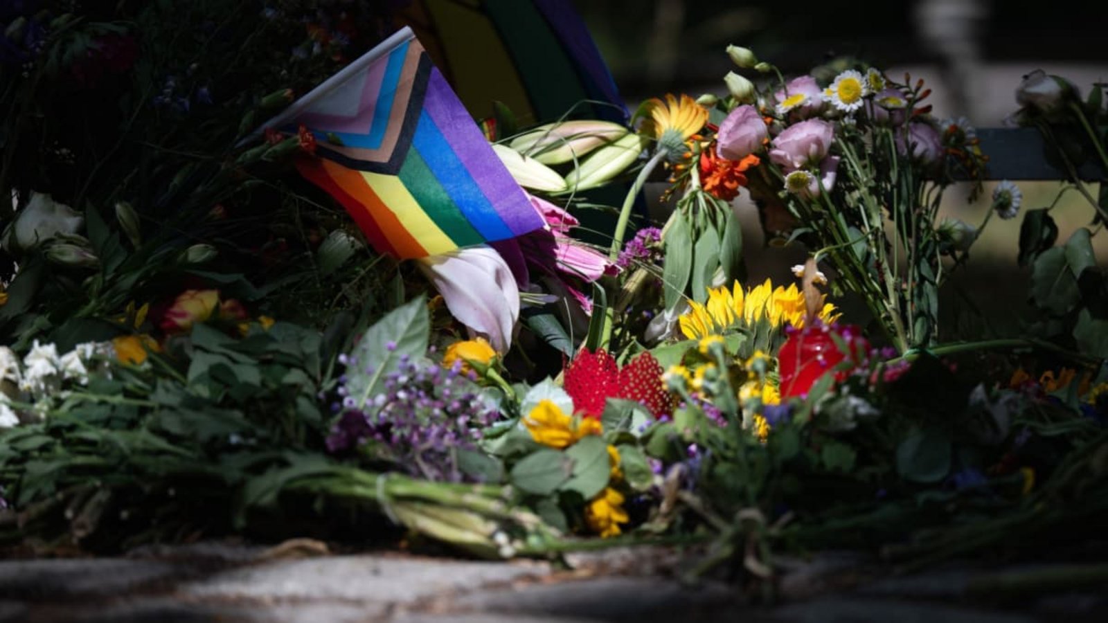Nach dem Angriff auf CSD in Berlin gesellschaftlichen Zusammenhalt zu beschwören - keine leichte Aufgabe, wenn nicht alle mitmachen.Sebastian Christoph Gollnow/dpa