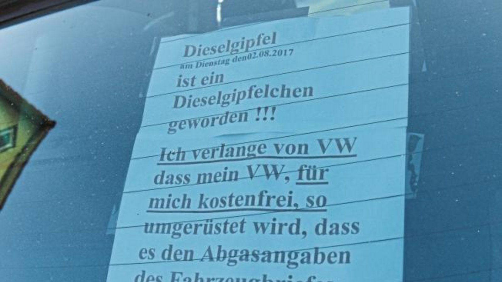 Erzürnte Zeilen an einem in Gündelbach geparkten Fahrzeug. Foto: Rücker