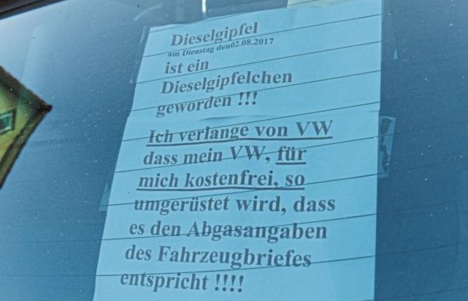 Erzürnte Zeilen an einem in Gündelbach geparkten Fahrzeug. Foto: Rücker