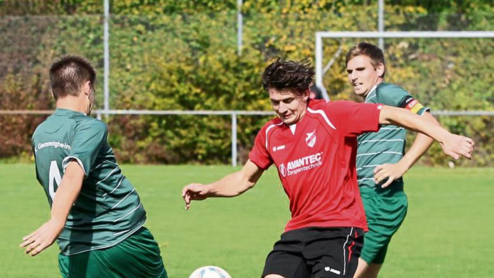 Unter Claus Piayda war Marco Burkhardt (Mitte) der verlängerte Arm des Trainers im defensiven Mittelfeld. Unter Sergej Hilgenberg „macht er den Abwehrchef“, sagt der Neu-Trainer.  Foto: Bürkle