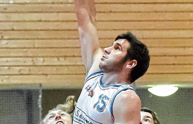Lennard Schurr erzielt sechs seiner zehn Punkte aus Freiwürfen und kommt nur zwei Mal aus dem Spiel zum Korberfolg. Foto: Leitner