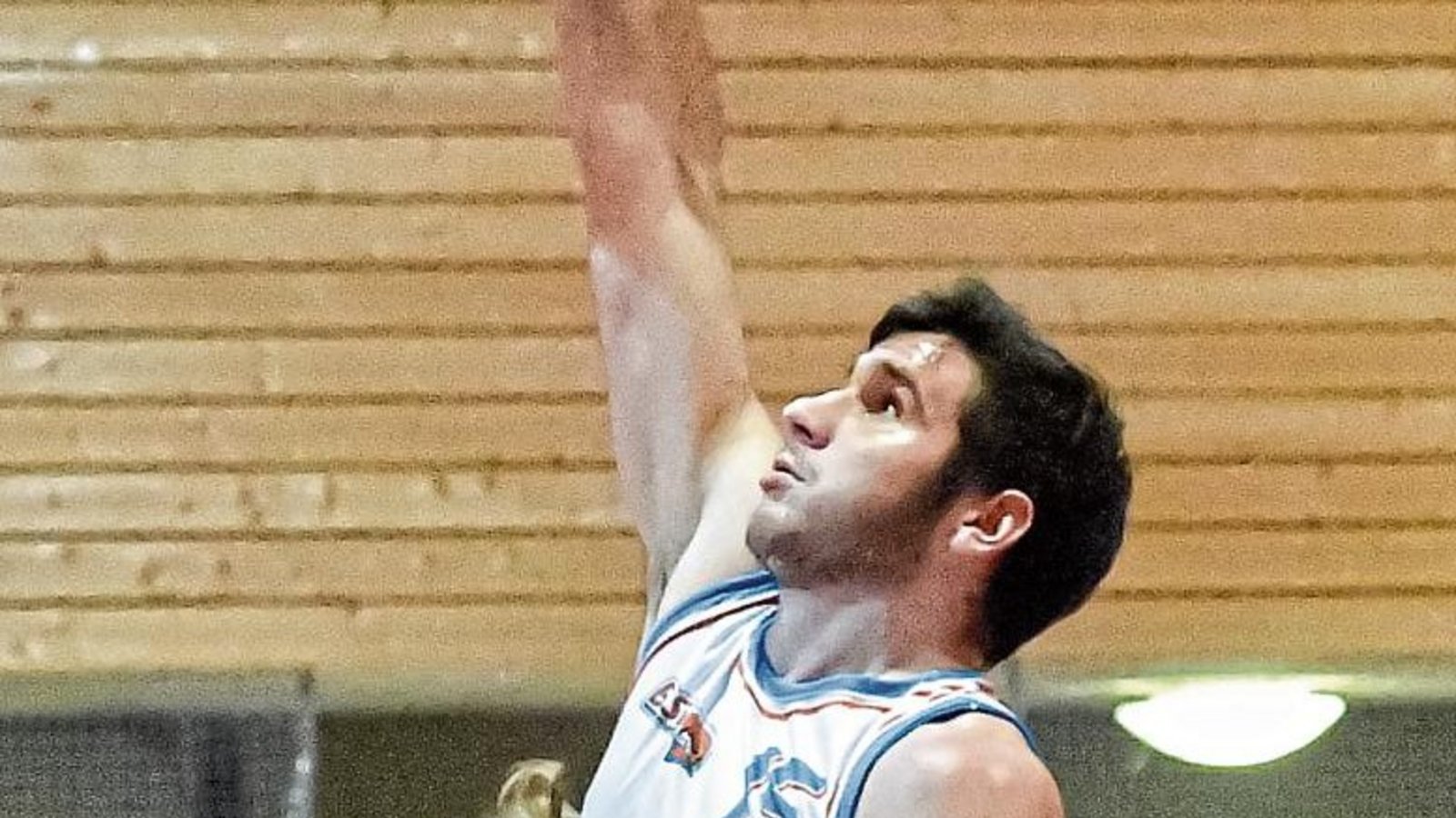 Lennard Schurr erzielt sechs seiner zehn Punkte aus Freiwürfen und kommt nur zwei Mal aus dem Spiel zum Korberfolg. Foto: Leitner Lennard Schurr erzielt sechs seiner zehn Punkte aus Freiwürfen und kommt nur zwei Mal aus dem Spiel zum Korberfolg. Foto: Leitner