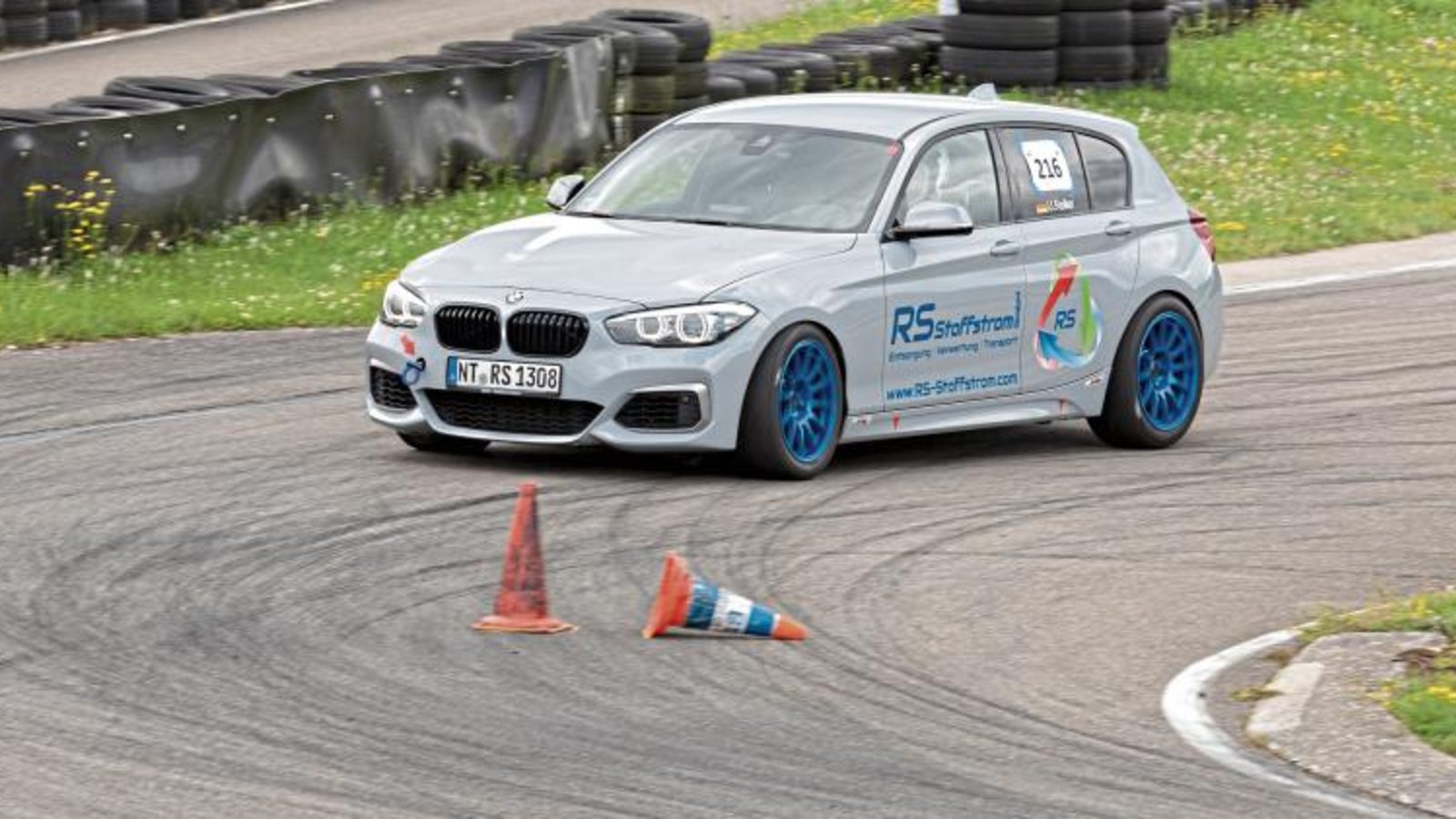 Udo Roller fuhr beim Slalom des MSC Oberderdingen zum Test die weichen Slicks. Foto: privat Udo Roller fuhr beim Slalom des MSC Oberderdingen zum Test die weichen Slicks. Foto: privat