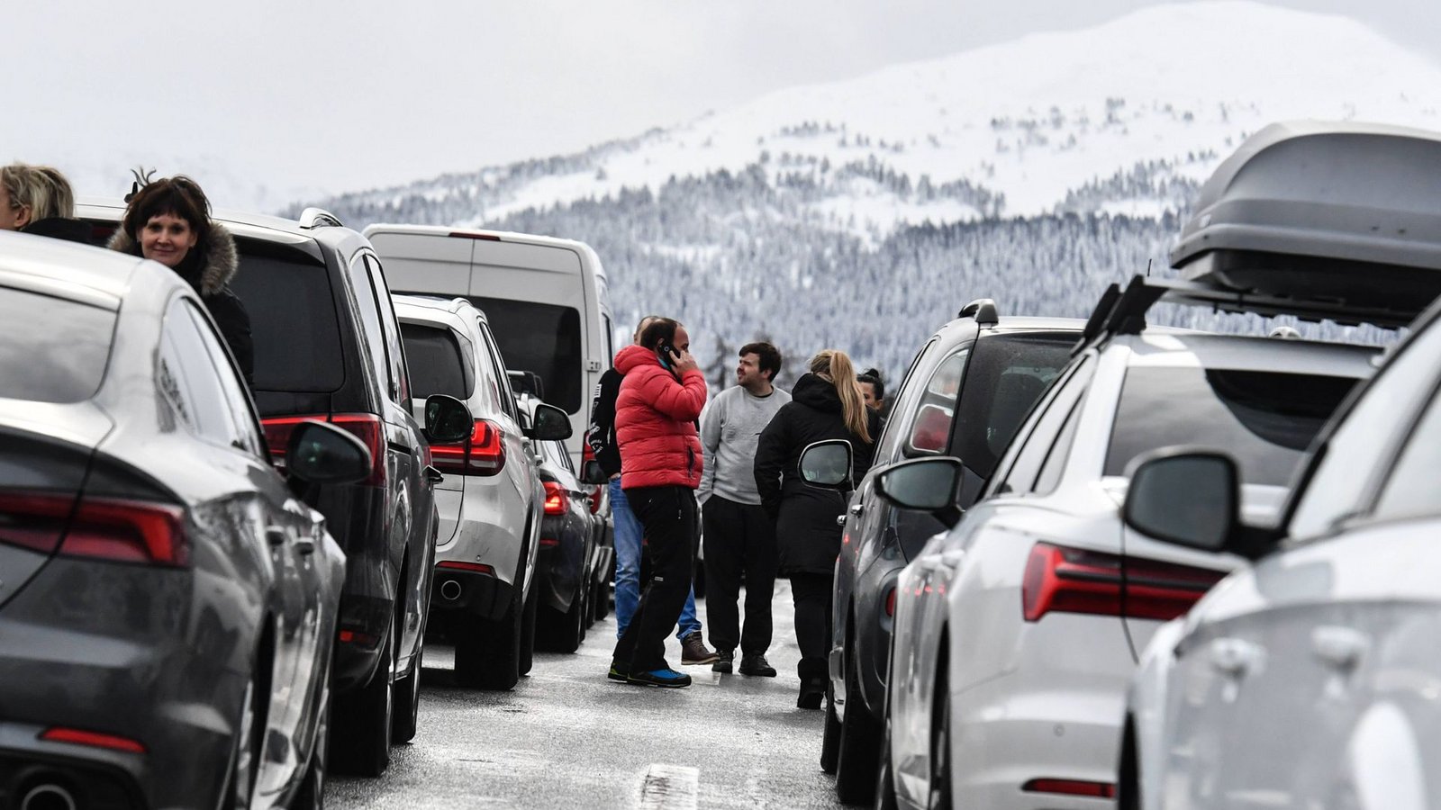 Auf dem Weg in den Winterurlaub ist mit Stau zu rechnen – wie hier am Brenner (Archiv).Foto: imago/Zeitungsfoto.at
