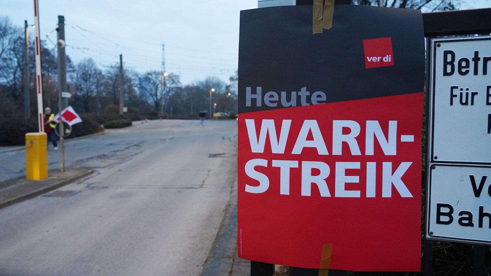 Nach einer ergebnislosen zweiten Tarifrunde am Freitag soll es weitere Warnstreiks geben (Archivbild).Foto: Andreas Rosar /Fotoagentur-Stuttgart Nach einer ergebnislosen zweiten Tarifrunde am Freitag soll es weitere Warnstreiks geben (Archivbild).Foto: Andreas Rosar /Fotoagentur-Stuttgart