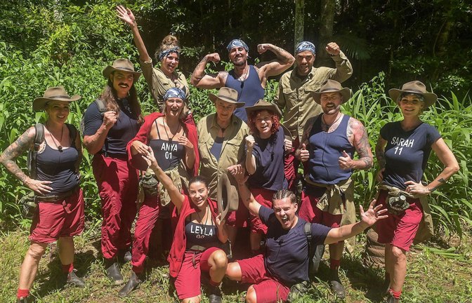 Die Kandidatinnen und Kandidaten der diesjährigen Staffel an Tag 1 im Dschungelcamp.<span class='image-autor'>Foto: RTL / Stefan Thoyah/Tag 1</span>
