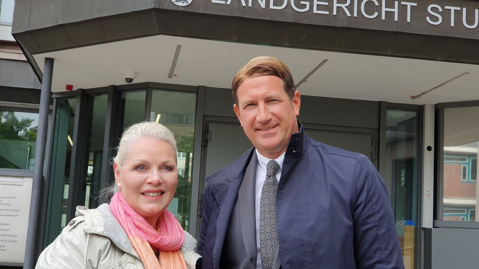 Doris von Sayn-Wittgenstein mit ihrem Anwalt Alexander von Wrese vor dem Stuttgarter LandgerichtFoto: Wein