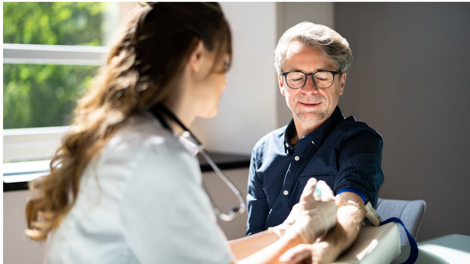 Um den PSA-Wert zu messen, wird Männern Blut abgenommen. Bislang ist das eine Selbstzahlerleistung.Foto: stock.adobe.com/Andrey Popov Um den PSA-Wert zu messen, wird Männern Blut abgenommen. Bislang ist das eine Selbstzahlerleistung.Foto: stock.adobe.com/Andrey Popov