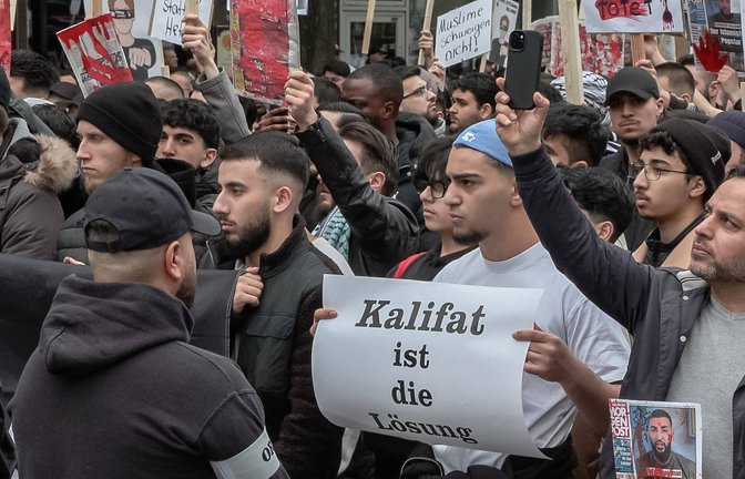 Kalifat-Forderungen auf Demonstrationen unter anderem in Hamburg sorgten für viel Aufsehen. (Archivbild)<span class='image-autor'>Foto: IMAGO/Blaulicht News/IMAGO/Blaulicht-News.de</span>