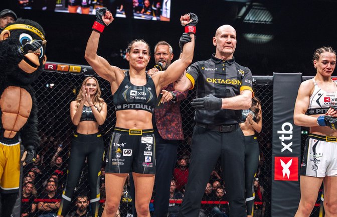 Alina Dalaslan (links) ist auch nach ihrem fünften Profikampf ungeschlagen.<span class='image-autor'>Foto: OKTAGON MMA</span>
