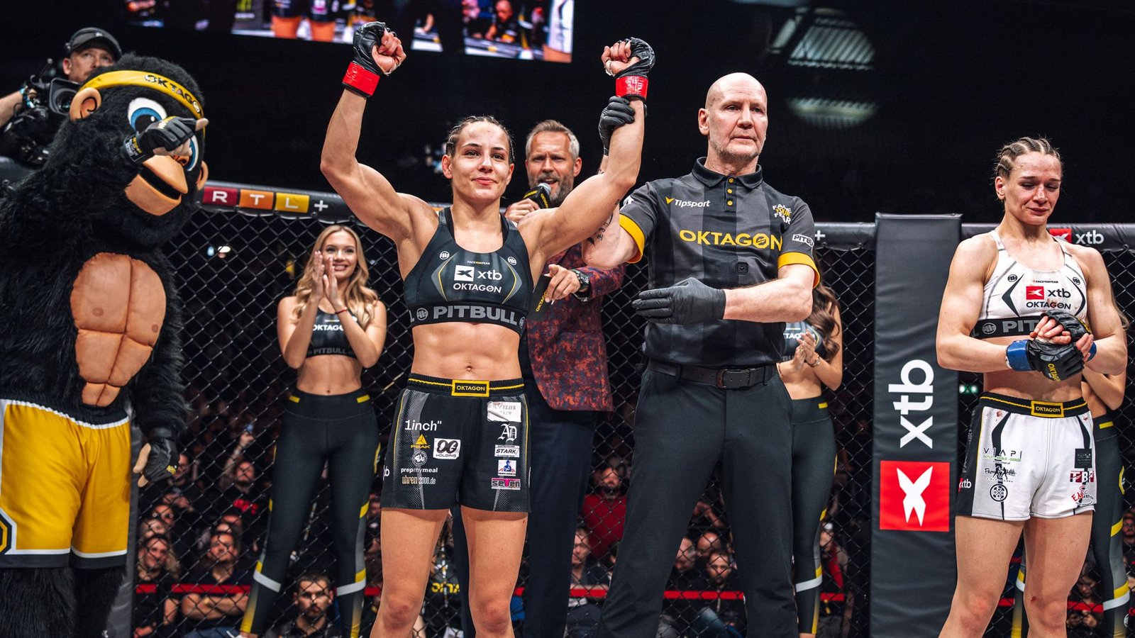 Alina Dalaslan (links) ist auch nach ihrem fünften Profikampf ungeschlagen.Foto: OKTAGON MMA Alina Dalaslan (links) ist auch nach ihrem fünften Profikampf ungeschlagen.Foto: OKTAGON MMA