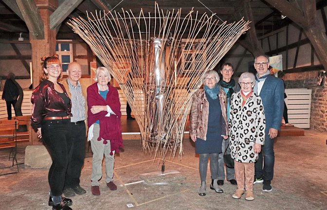 Die Künstler von „Wir von Hier“ 2019 vereint um die Gemeinschaftsinstallation „dreh-moment“.  Fotos: Gergen