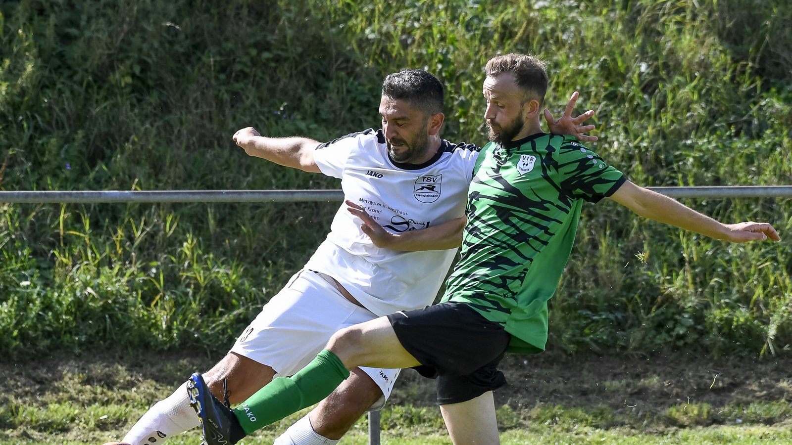 Der VfR Sersheim II (rechts Fatos Isafi, im Zweikampf mit Mustafa Beldek) hat in der Kreisliga B 7 einen Einstand nach Maß gefeiert. Foto: Leitner Der VfR Sersheim II (rechts Fatos Isafi, im Zweikampf mit Mustafa Beldek) hat in der Kreisliga B 7 einen Einstand nach Maß gefeiert. Foto: Leitner