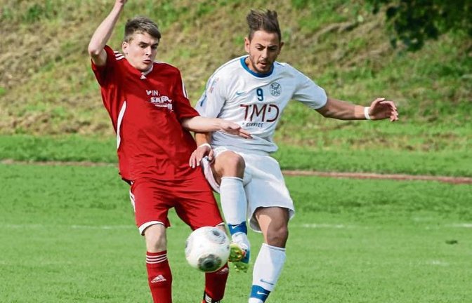 Mit Abwehrspieler Robin Rothenberger (links) ist der TSV Großglattbach vor einem Jahr beim Mühlacker Stadtpokal gestartet. Von heute bis Montag sind die Großglattbacher jetzt selbst Gastgeber des Turniers. Foto: Archiv/Bürkle