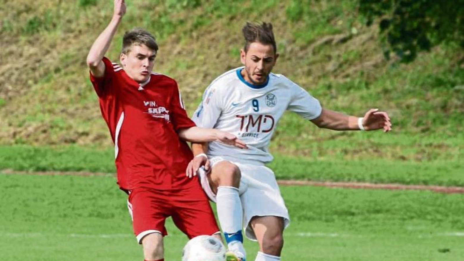Mit Abwehrspieler Robin Rothenberger (links) ist der TSV Großglattbach vor einem Jahr beim Mühlacker Stadtpokal gestartet. Von heute bis Montag sind die Großglattbacher jetzt selbst Gastgeber des Turniers. Foto: Archiv/Bürkle