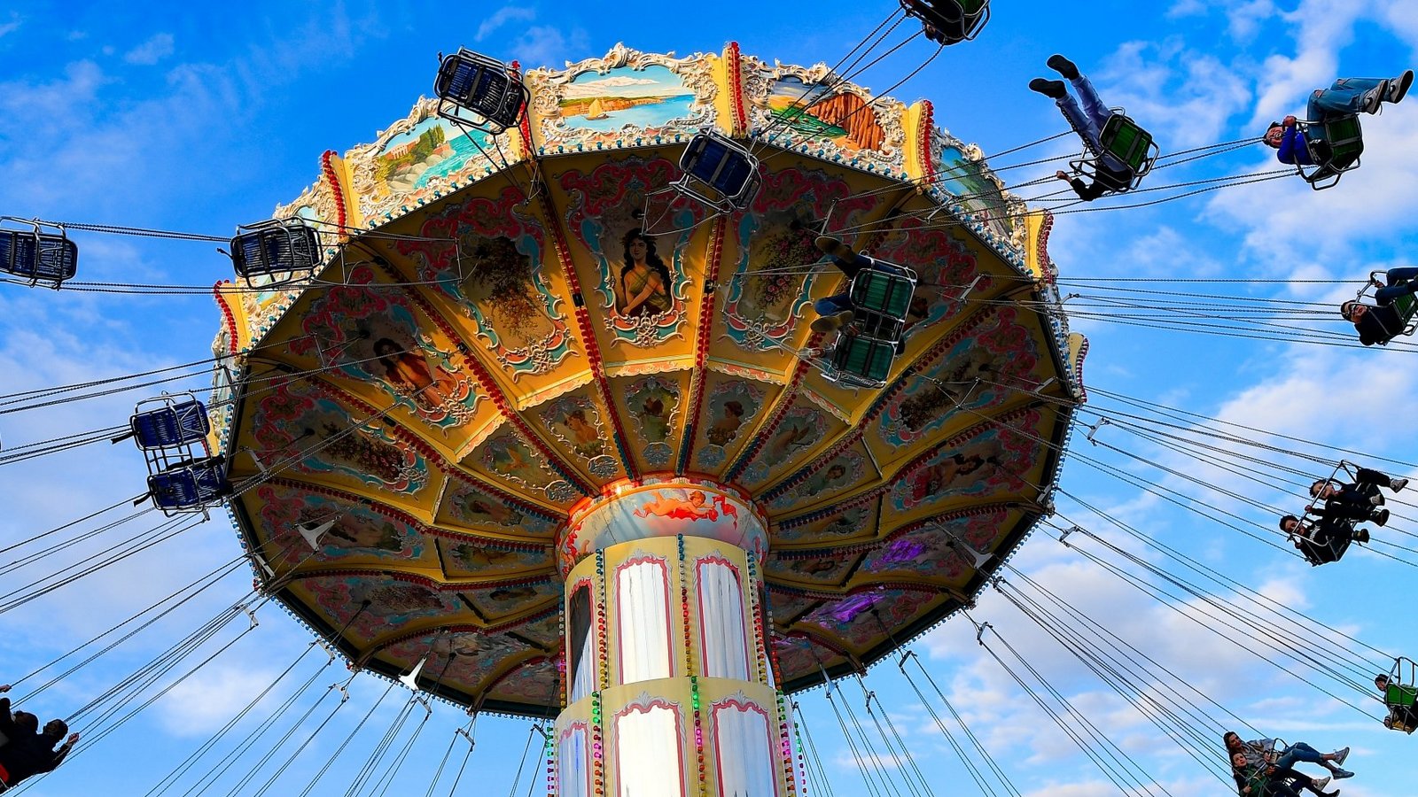 Darf beim Ludwigsburger Pferdemarkt auf keinen Fall fehlen: der große Vergnügungspark mit vielen Attraktionen. Darf beim Ludwigsburger Pferdemarkt auf keinen Fall fehlen: der große Vergnügungspark mit vielen Attraktionen.