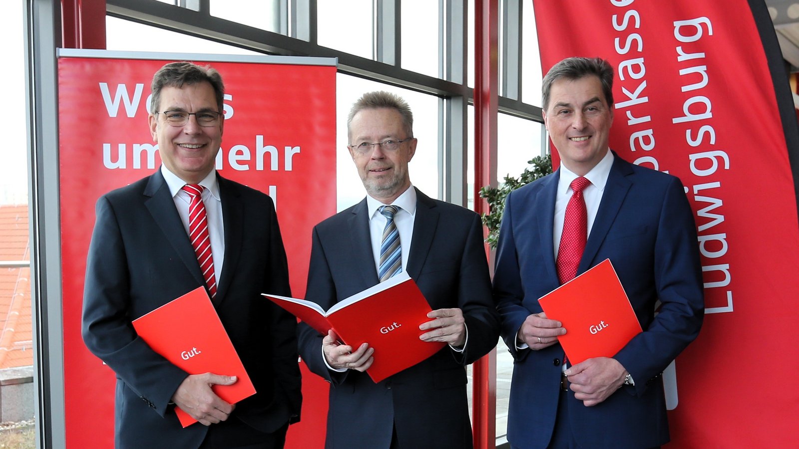 Thomas Raab, Dr. Heinz-Werner Schulte und Thomas Geiger (von links) stellen die vorläufige Bilanz der Kreissparkasse Ludwigsburg vor. Foto: Küppers Thomas Raab, Dr. Heinz-Werner Schulte und Thomas Geiger (von links) stellen die vorläufige Bilanz der Kreissparkasse Ludwigsburg vor. Foto: Küppers