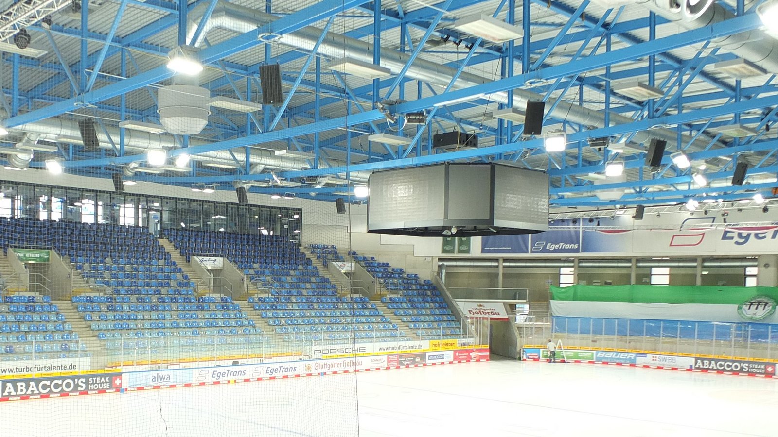 Die neue Innenbeleuchtung der Arena in Bietigheim-Bissingen spart Energie und ist fernsehtauglich. Foto: SWBB Die neue Innenbeleuchtung der Arena in Bietigheim-Bissingen spart Energie und ist fernsehtauglich. Foto: SWBB