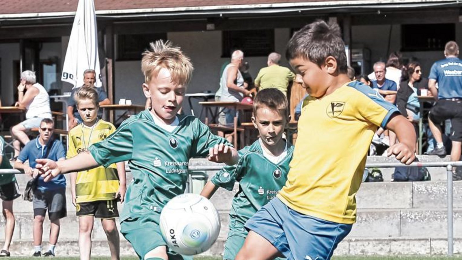 Der TSV Hochdorf (grüne Trikots) ist unter anderem mit einer Bambinimannschaft beim Sportfest des SV Iptingen aufgelaufen. Foto: Simecek